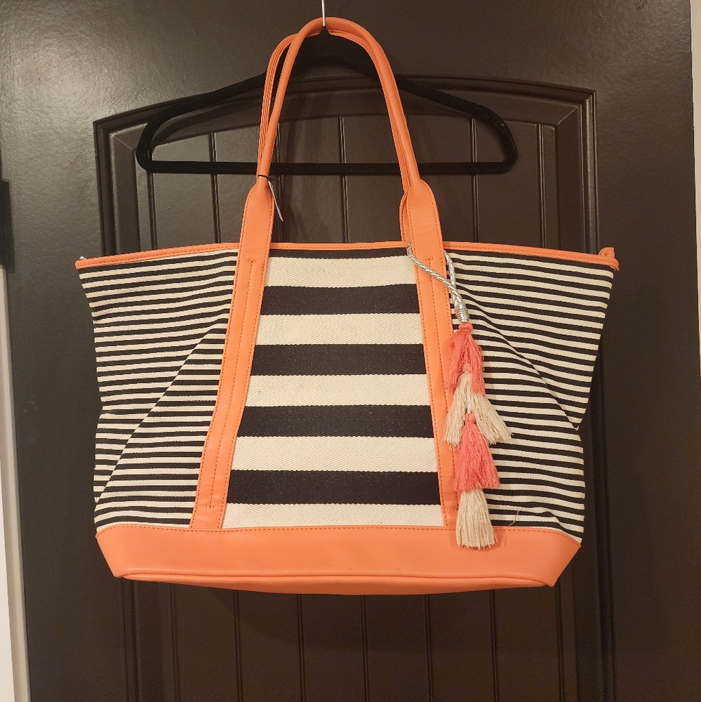 NWT Express XL Zippered Beach Bag/Travel Bag